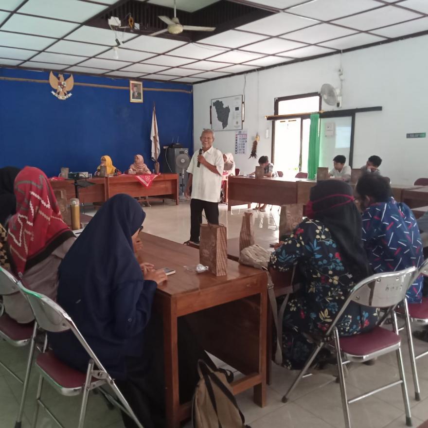 Jurnalistik Warga Hargorejo dan Teknik Meramu Informasi menjadi Berita